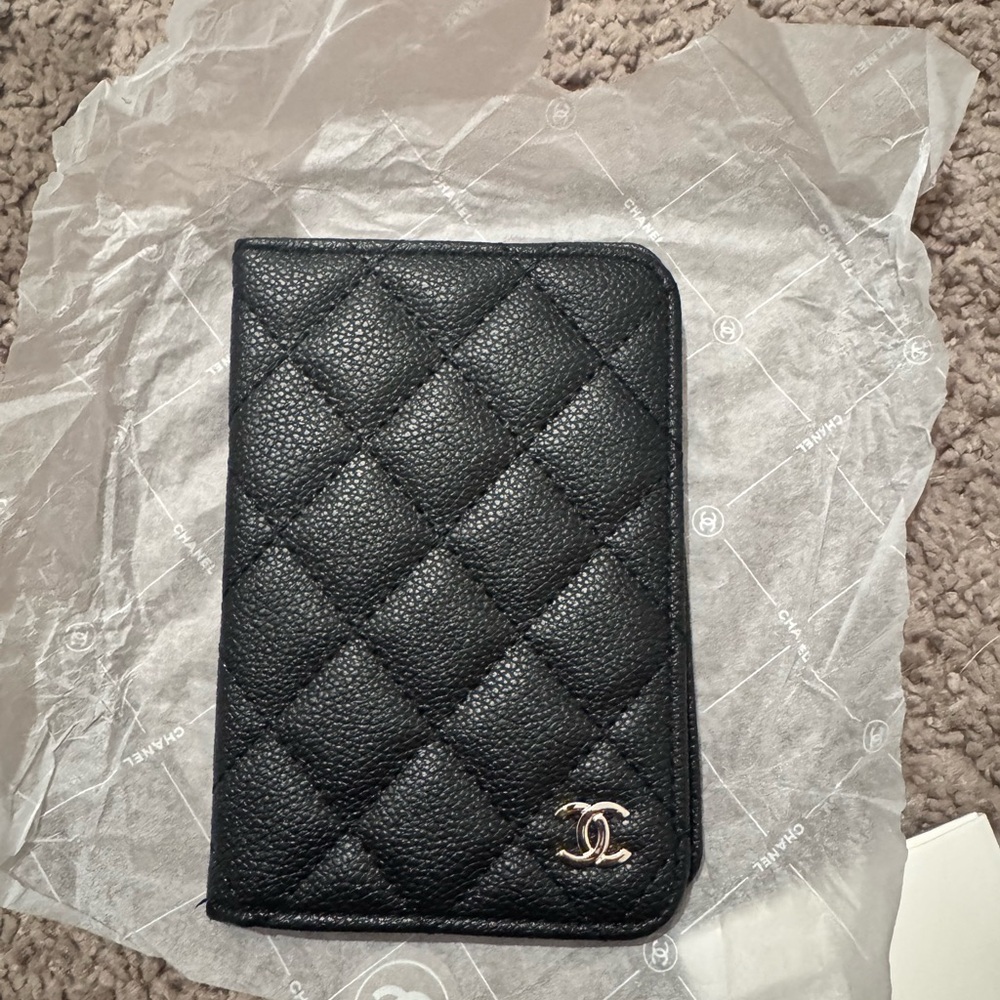 Sold! Chanel passport holder + mirror GWP